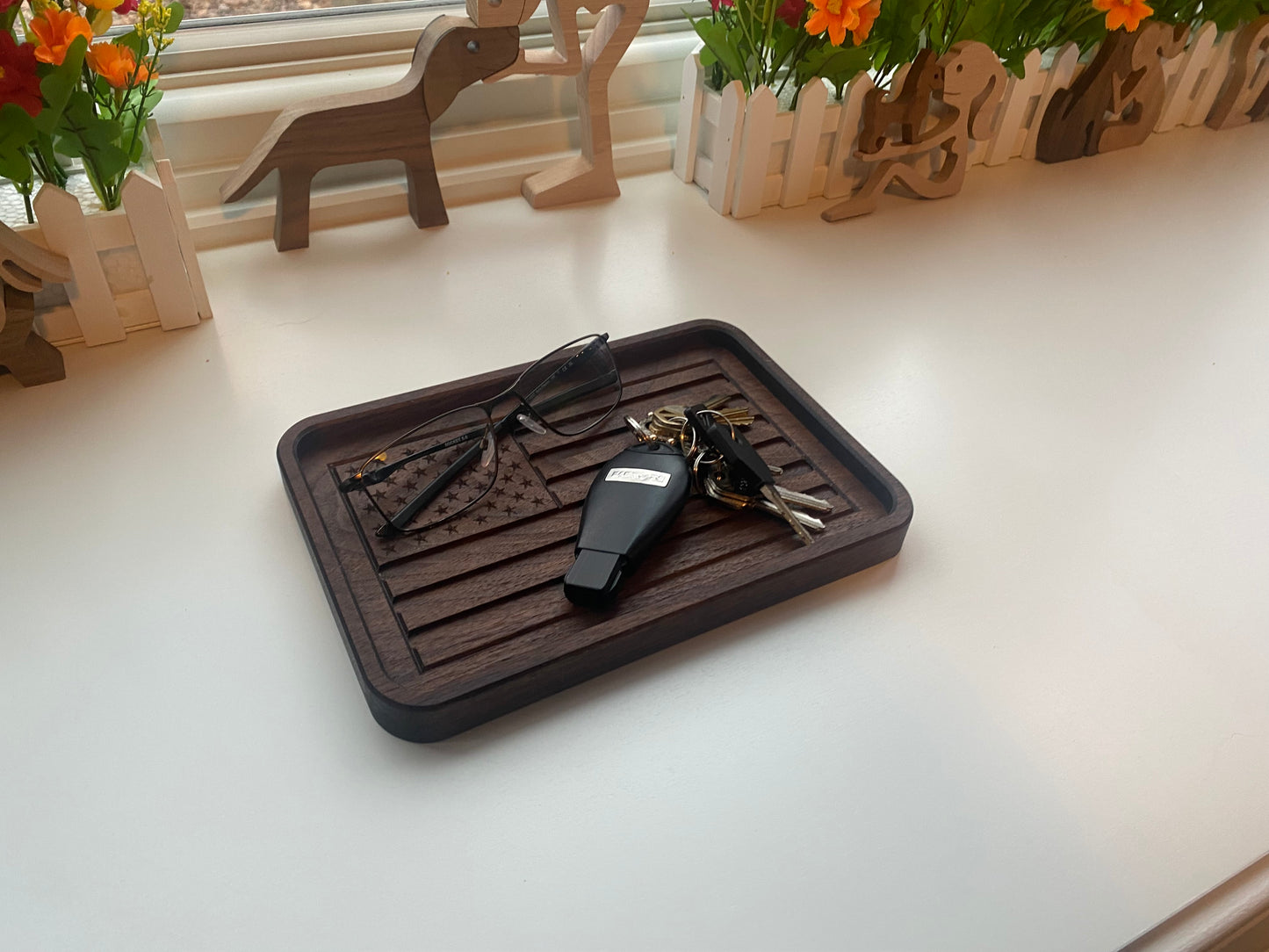 Patriotic Valet Tray – Handcrafted Walnut with American Flag Design